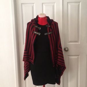 Warm hooded geometric cape